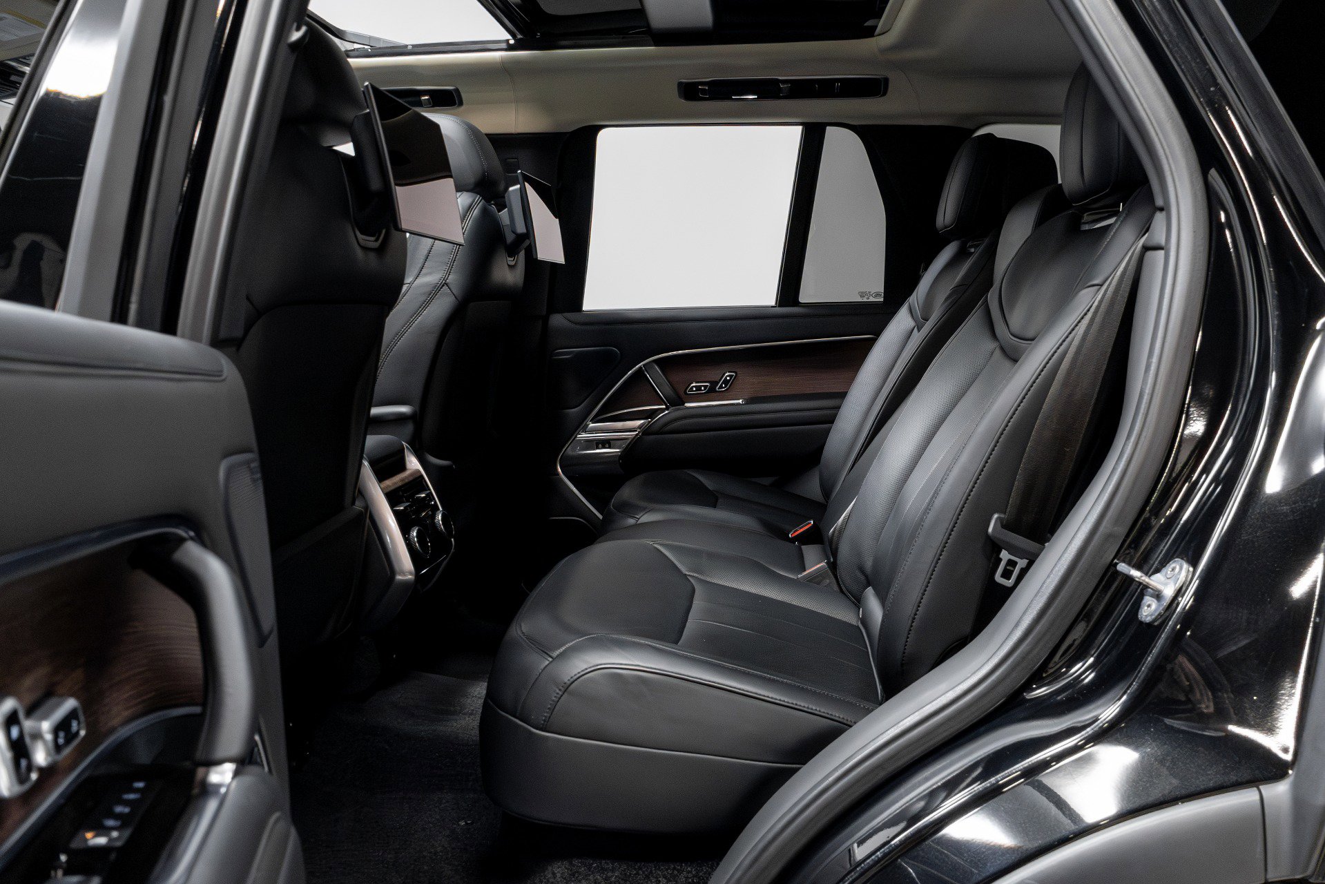 Used 2023 Land Rover Range Rover Autobiography image 37