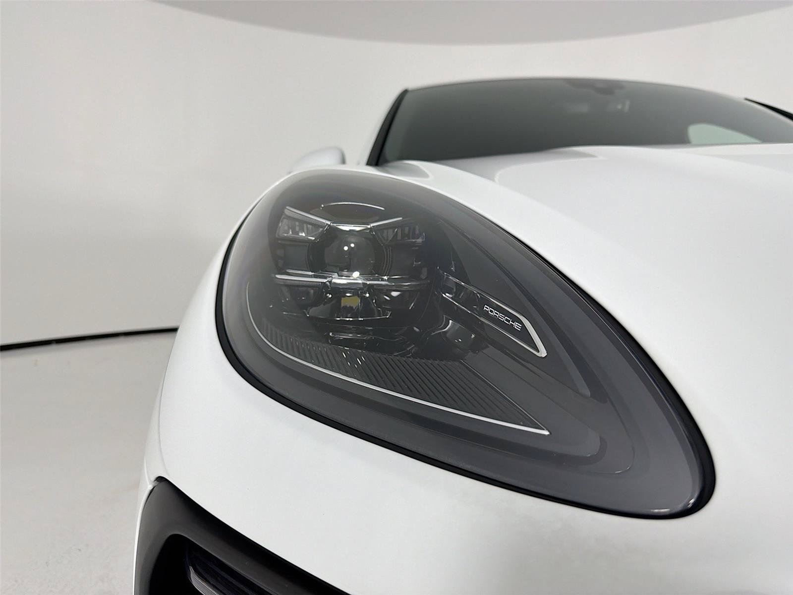 Certified 2023 Porsche Macan Turbo AWD/4WD image 30