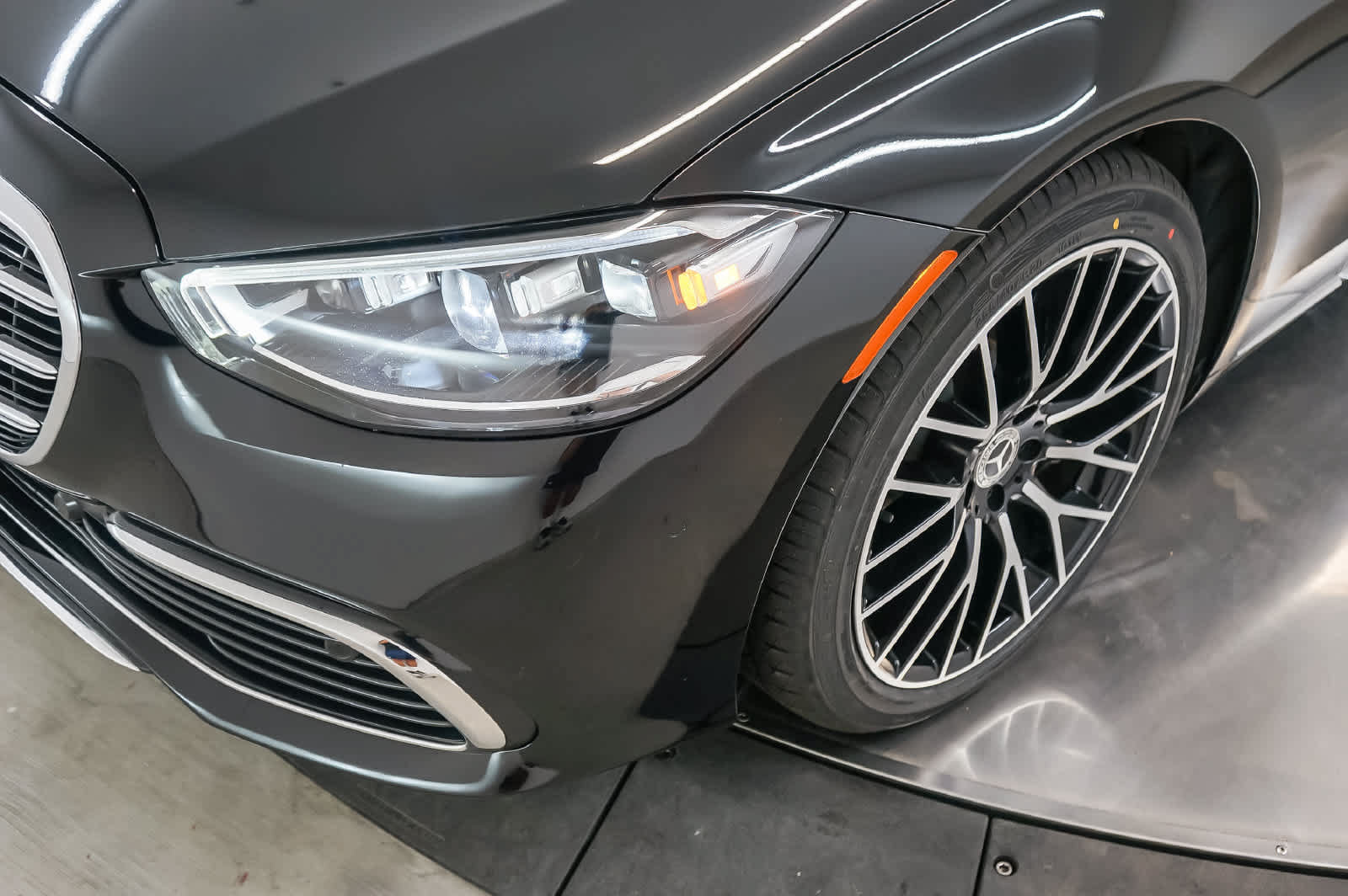 Used 2025 Mercedes-Benz S 580 4MATIC Sedan image 16
