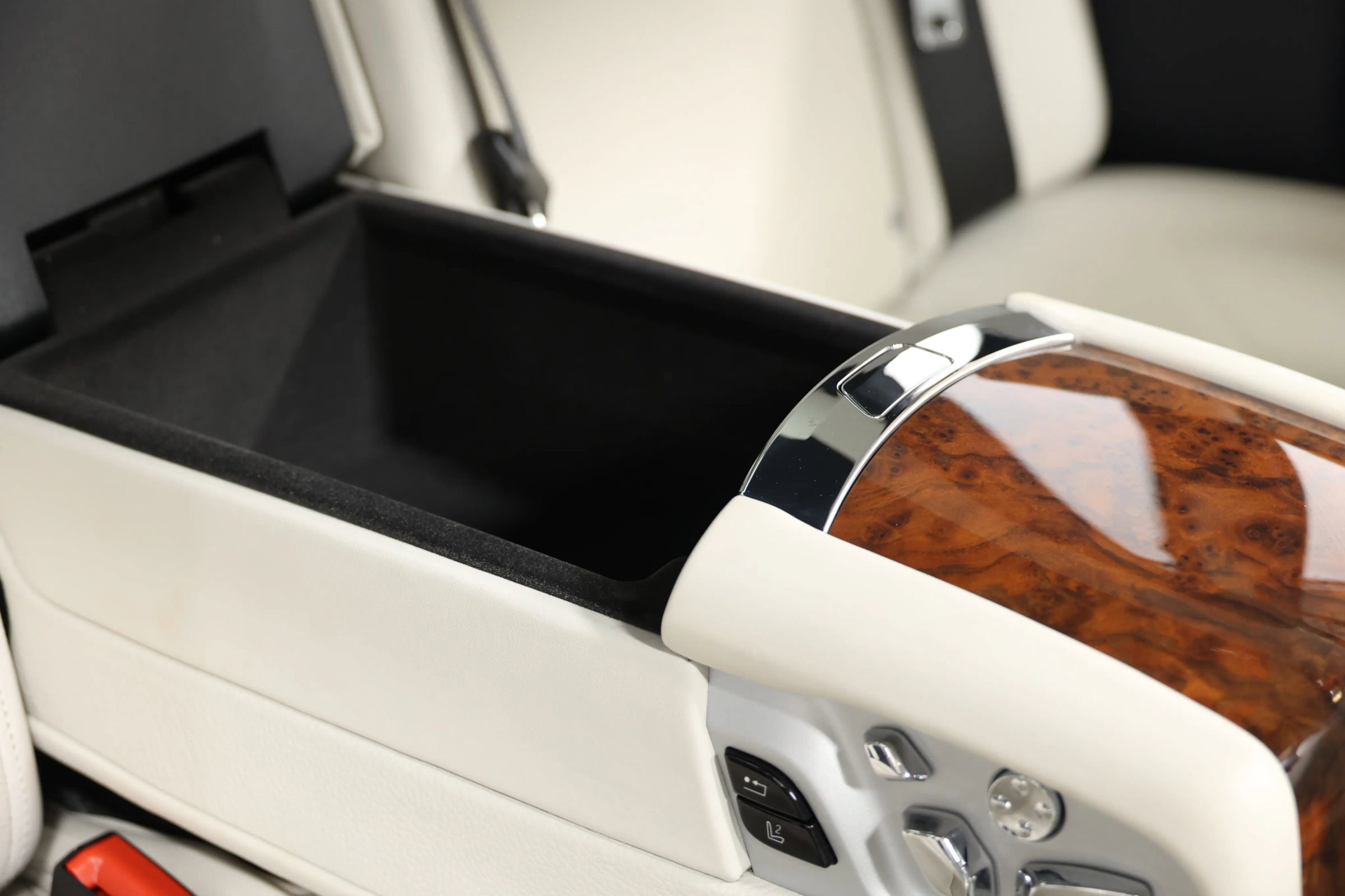 Used 2015 Rolls-Royce Ghost image 91