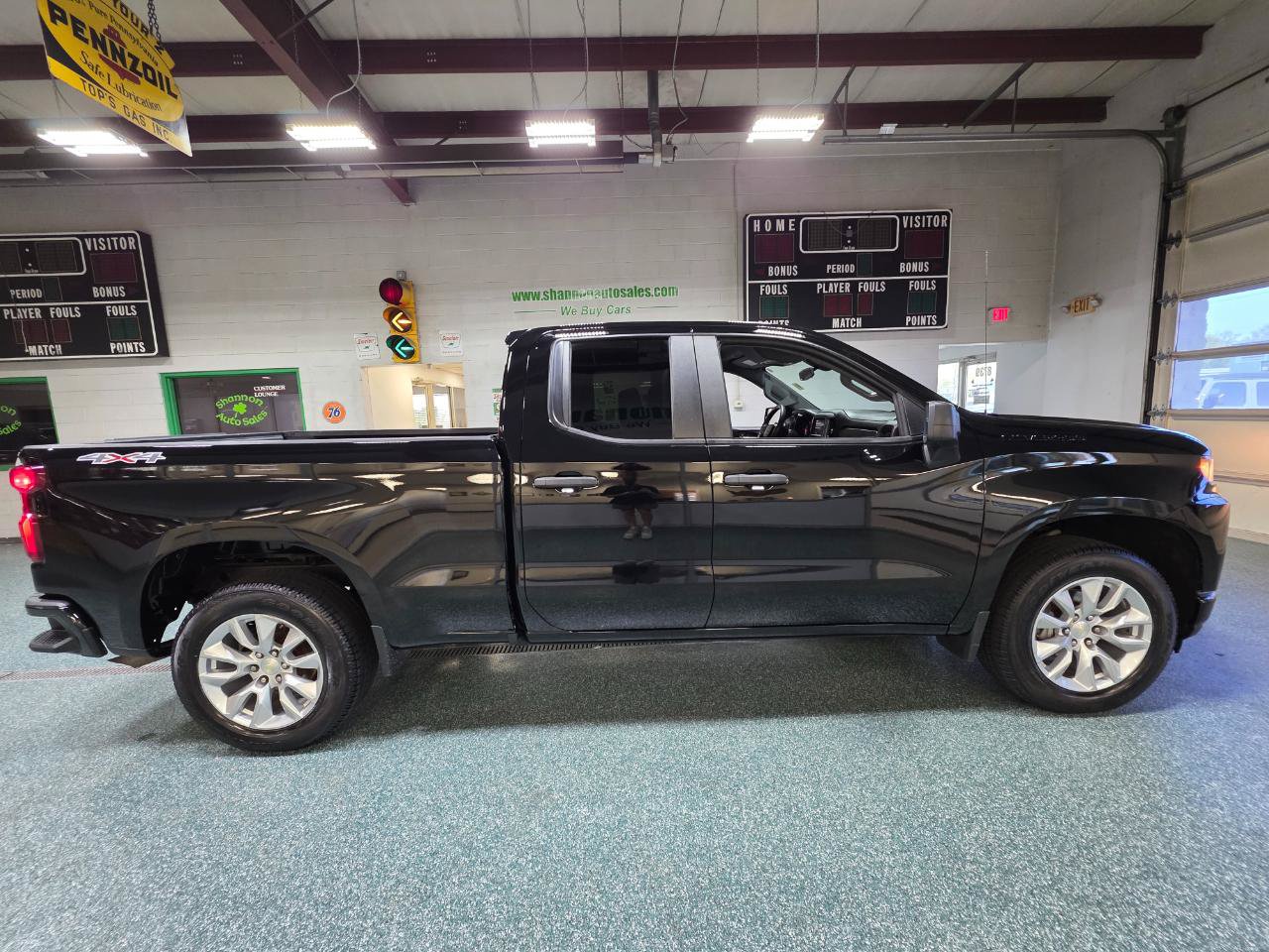 Used 2020 Chevrolet Silverado 1500 Custom w/ Custom Value Package AWD/4WD image 5