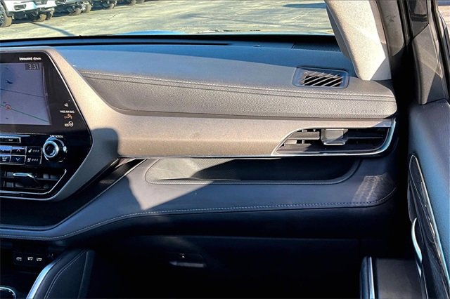 Used 2021 Toyota Highlander Limited image 27