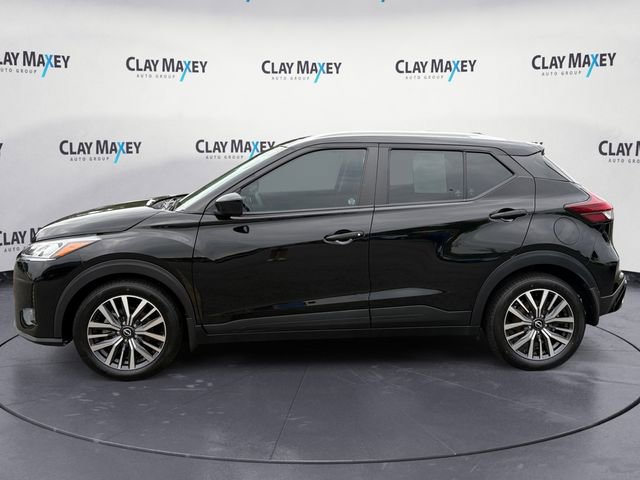 Used 2022 Nissan Kicks SV FWD image 2