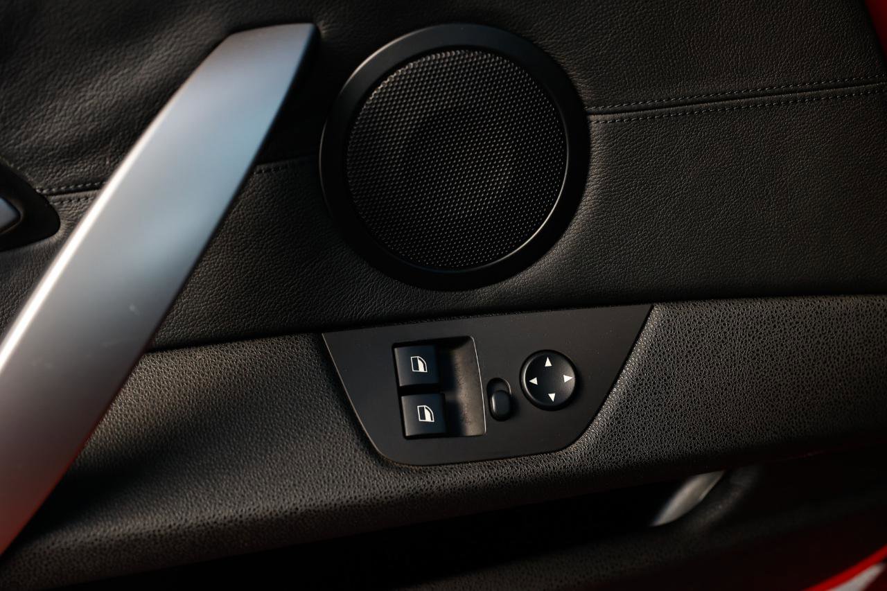 Used 2005 BMW Z4 2.5i image 38