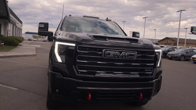Used 2026 GMC Sierra 3500 AT4 w/ AT4 Premium Plus Package AWD/4WD image 4