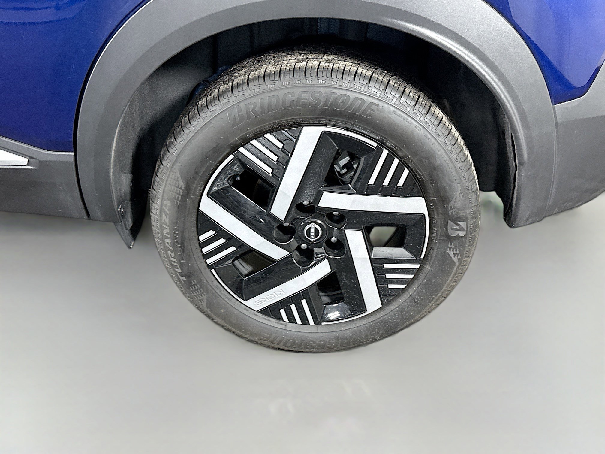 Used 2025 Nissan Kicks SV image 37