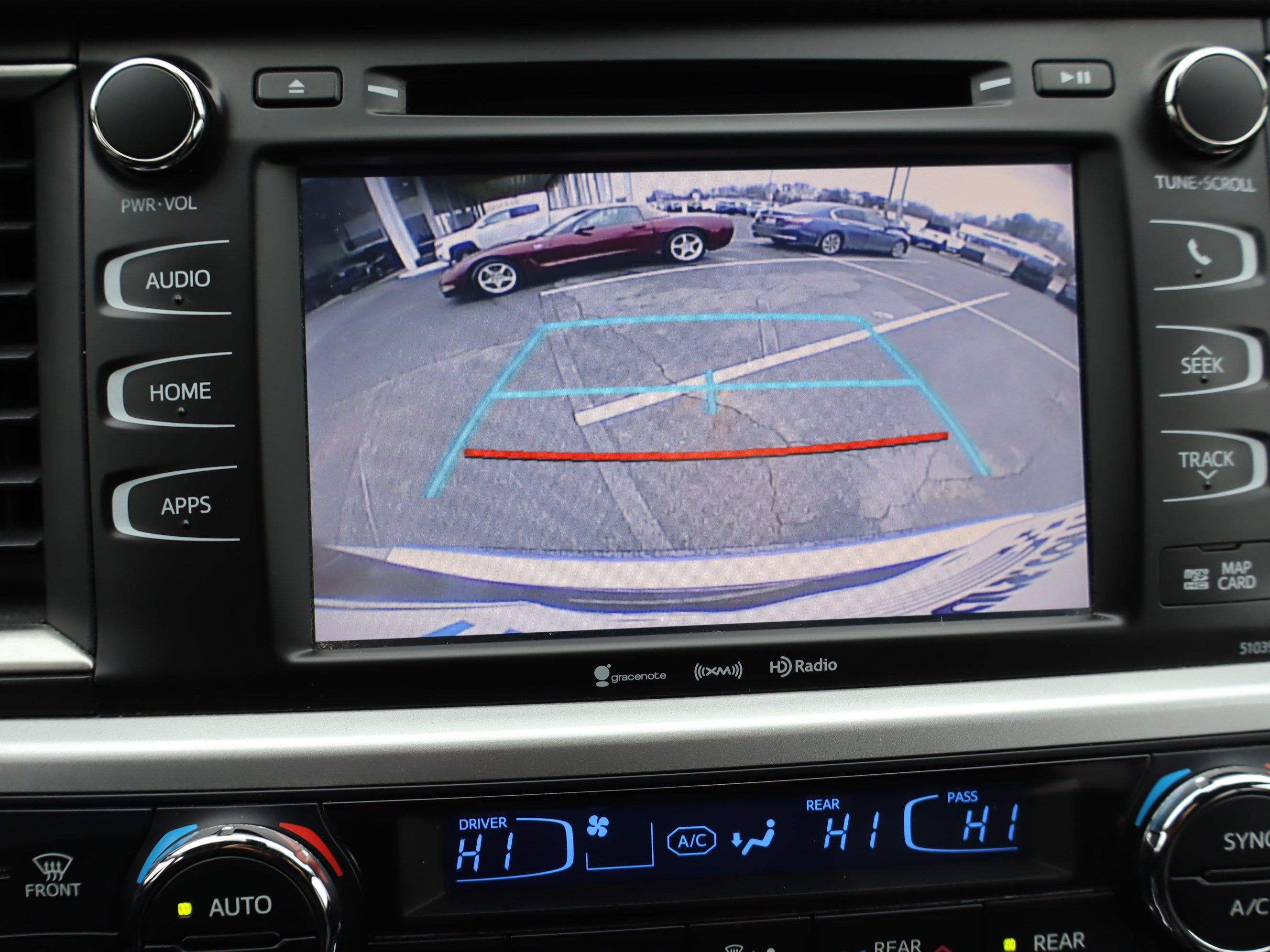 Used 2019 Toyota Highlander XLE image 27