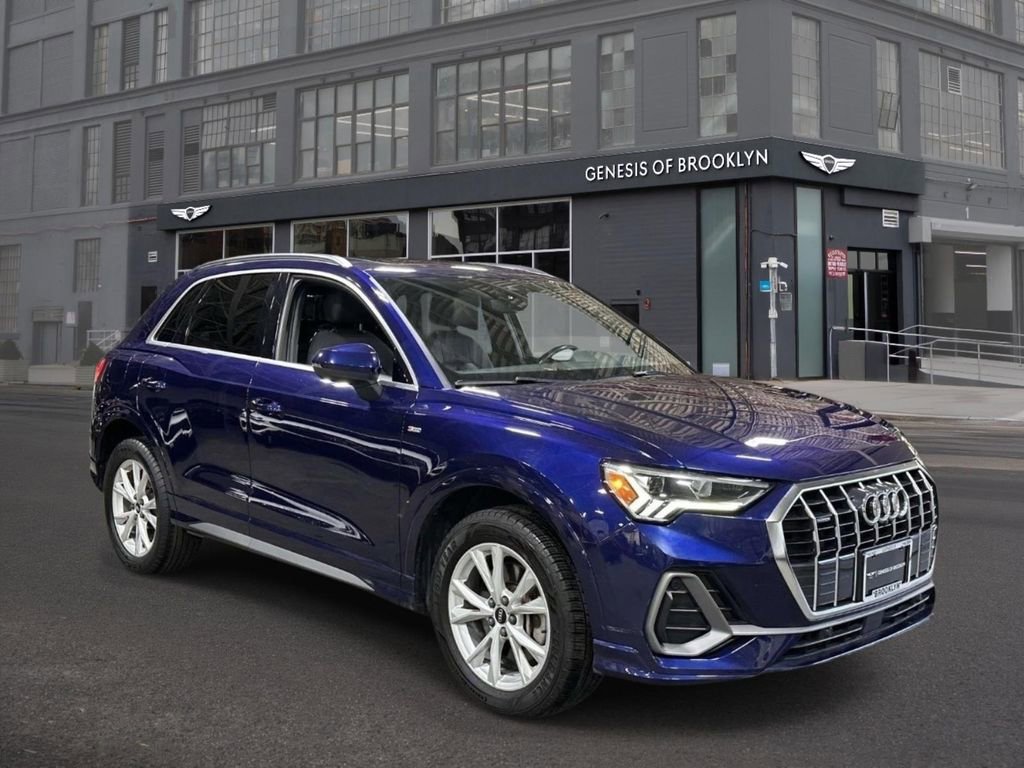 Used 2022 Audi Q3 2.0T Premium Plus w/ Premium Plus Package AWD/4WD image 2