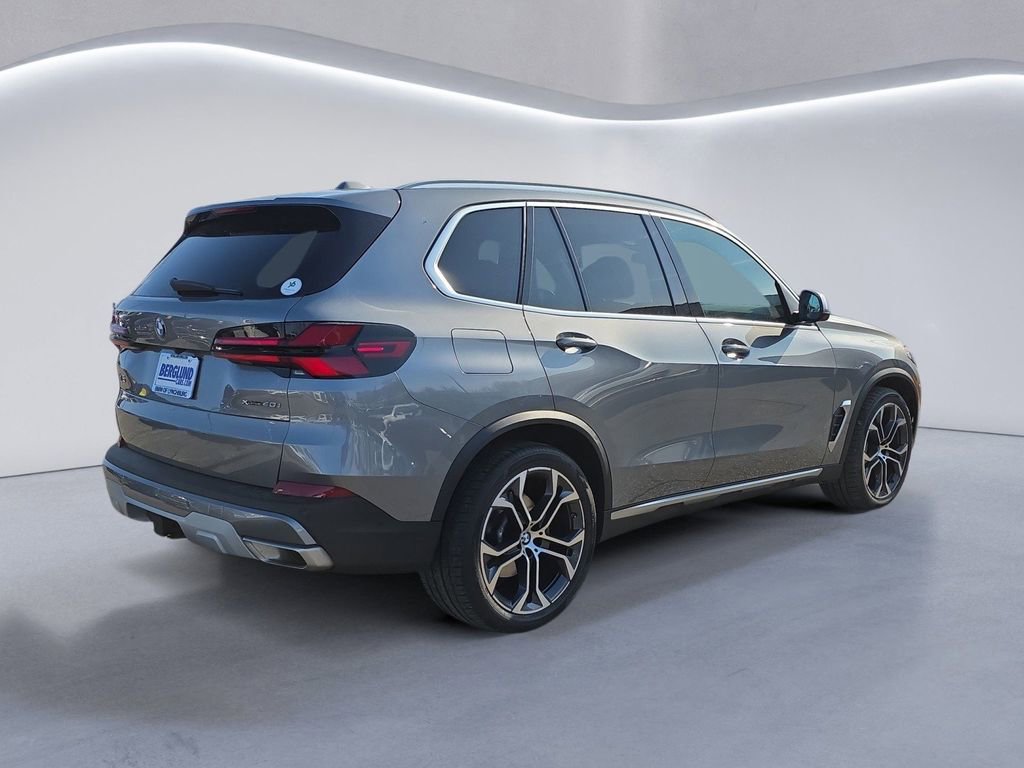 Used 2024 BMW X5 xDrive40i w/ Premium Package image 4