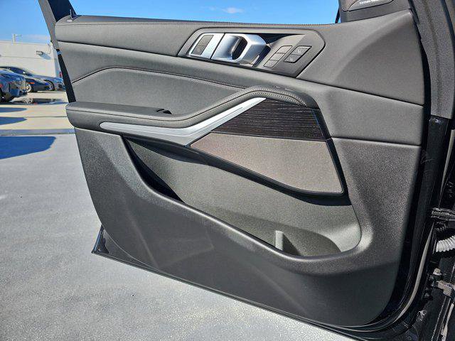 Used 2025 BMW X5 M60i image 28