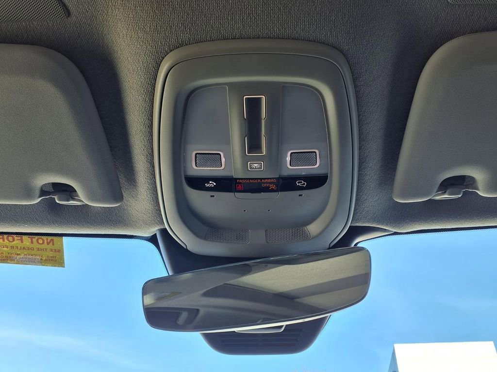 Certified 2025 Volvo XC40 B5 Core AWD/4WD image 21
