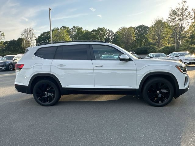 Used 2025 Volkswagen Atlas SE w/ Black Wheel Package image 6