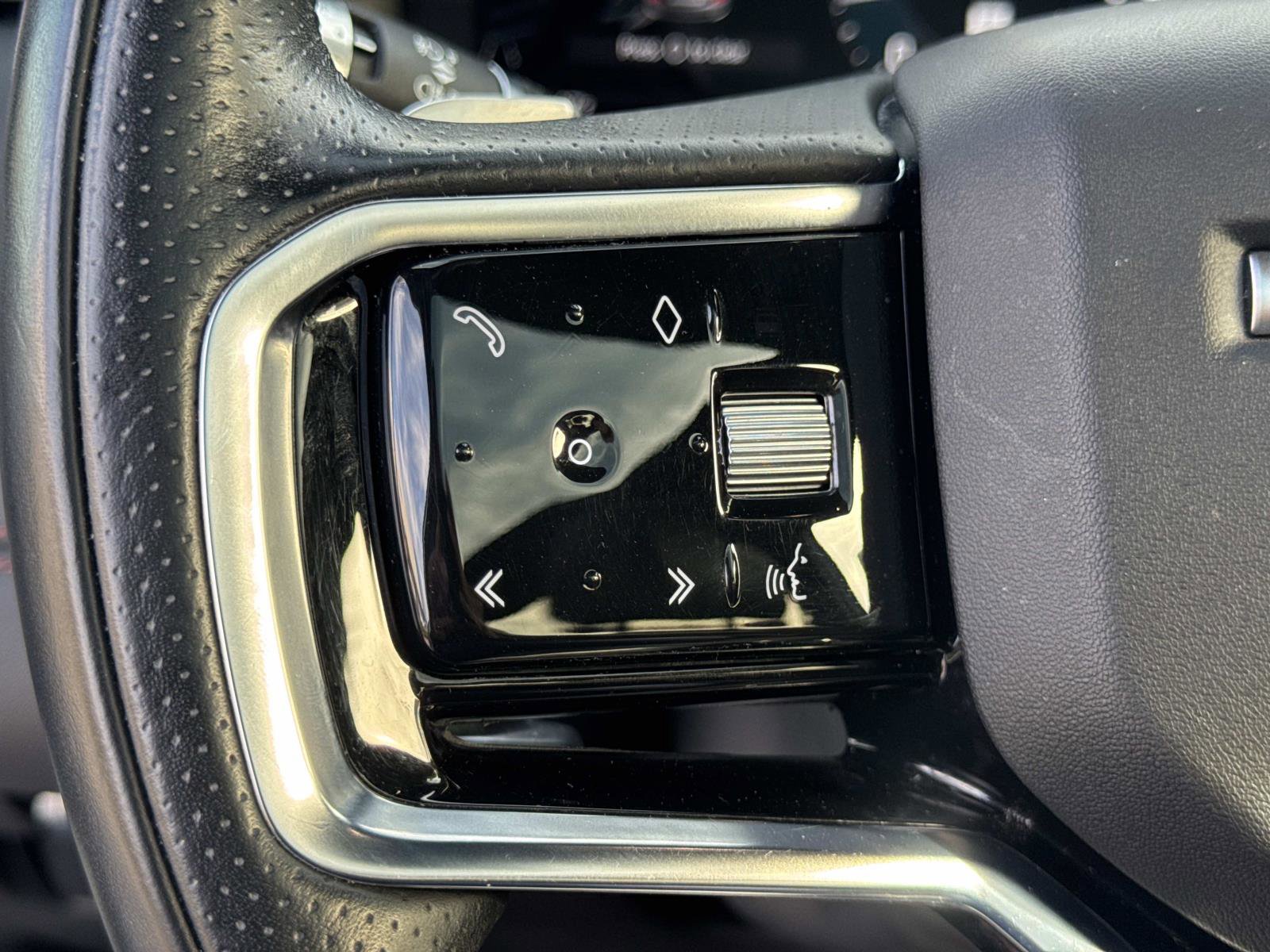 Used 2021 Land Rover Discovery Sport SE R-Dynamic image 5