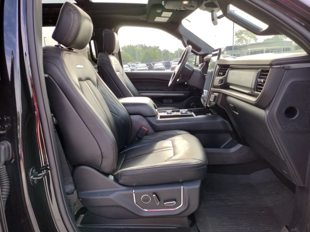 Used 2024 Ford Expedition Platinum AWD/4WD image 25