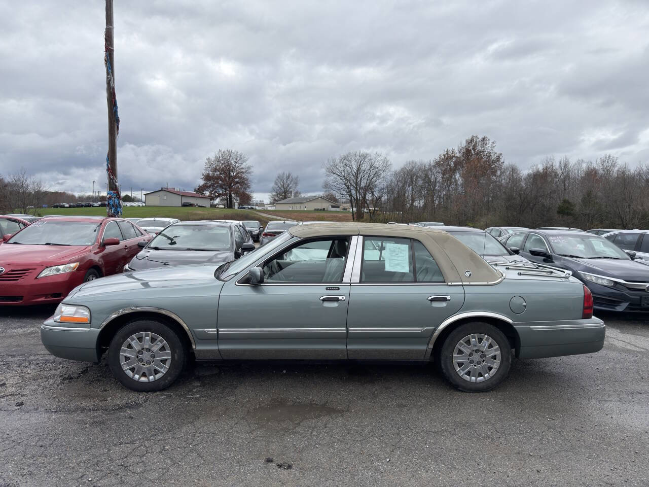 Used 2005 Mercury Grand Marquis GS image 3