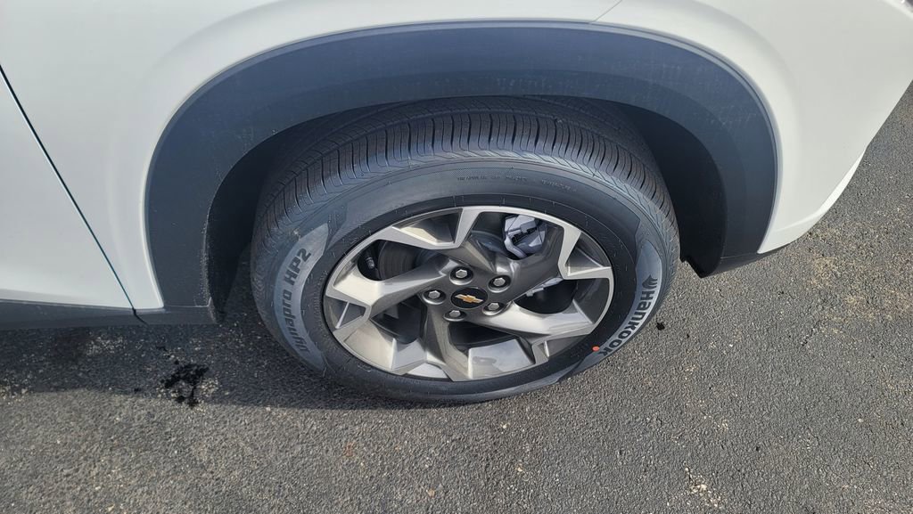 New 2026 Chevrolet Trax LT w/ Driver Confidence Package image 15