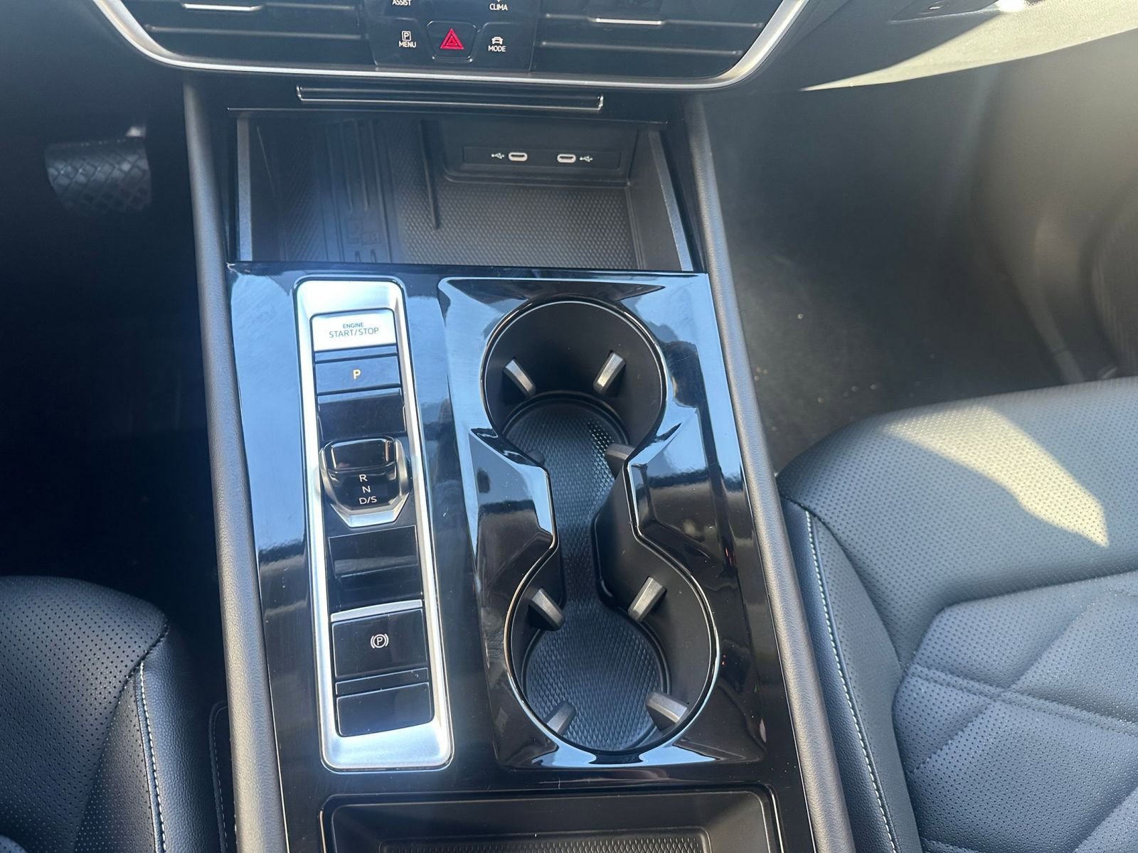 Used 2025 Volkswagen Atlas SE image 42