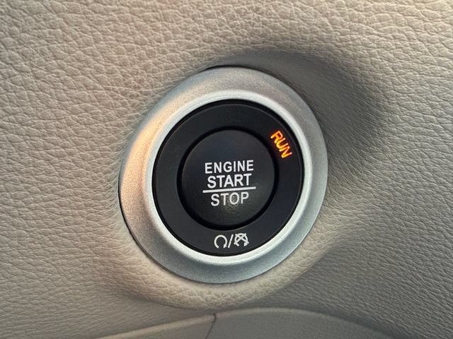 Used 2024 Chrysler Pacifica Limited FWD image 22