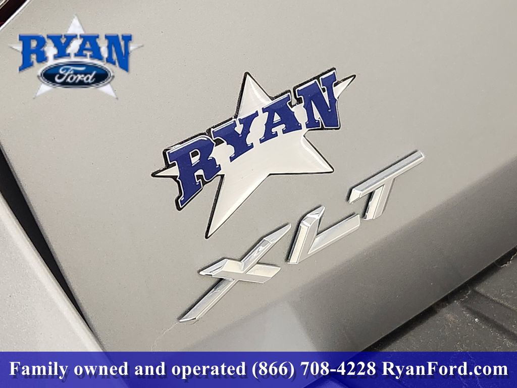 Used 2021 Ford Explorer XLT w/ Equipment Group 202A image 8