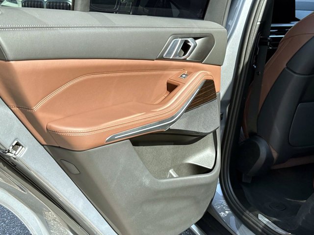 Certified 2025 BMW X5 xDrive50e w/ Climate Comfort Package AWD/4WD image 13
