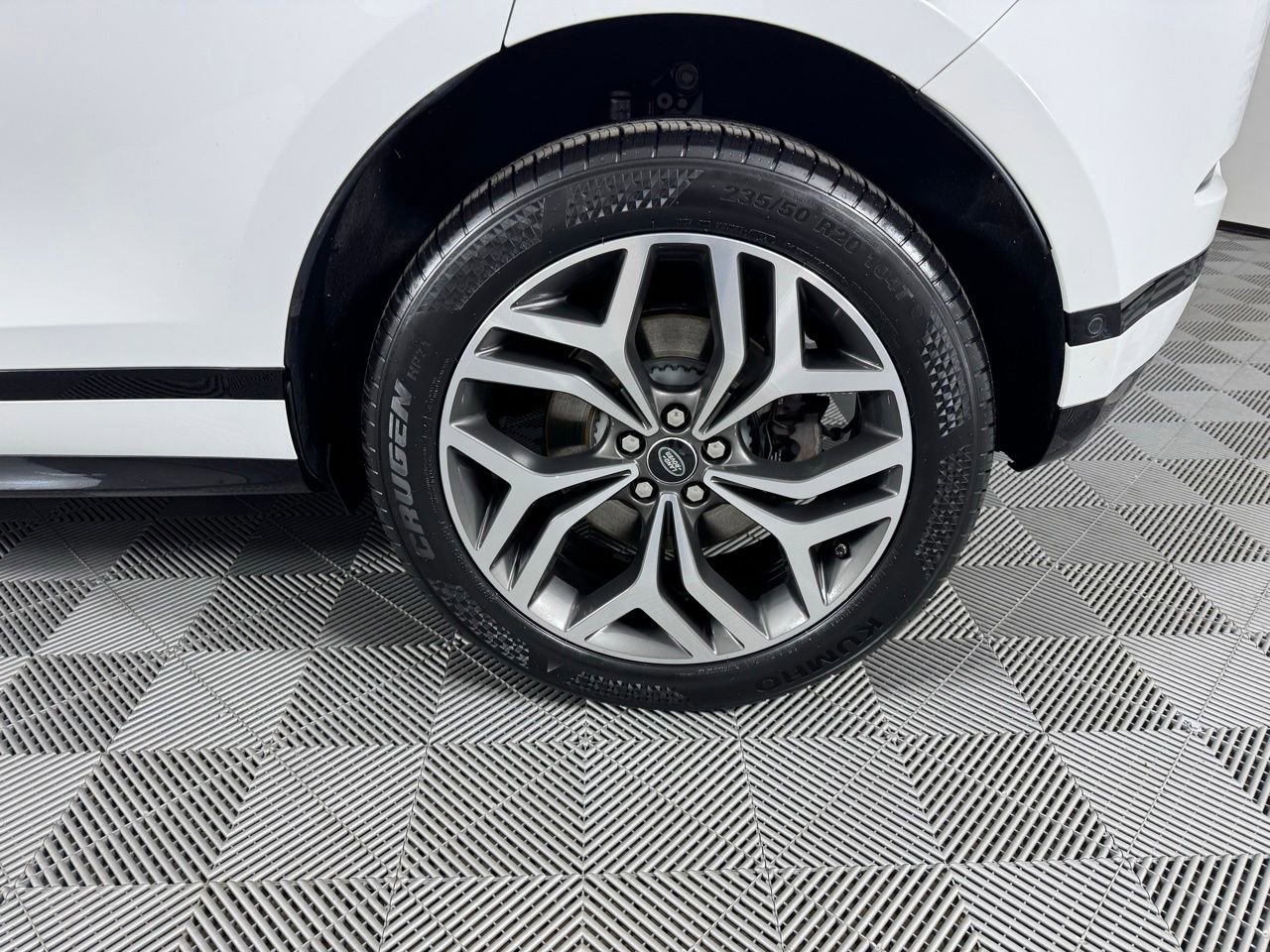 Used 2020 Land Rover Range Rover Evoque R-Dynamic SE image 36