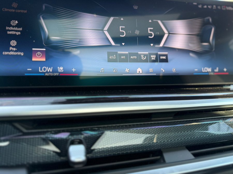 Used 2026 BMW X7 xDrive40i w/ Executive Package image 89