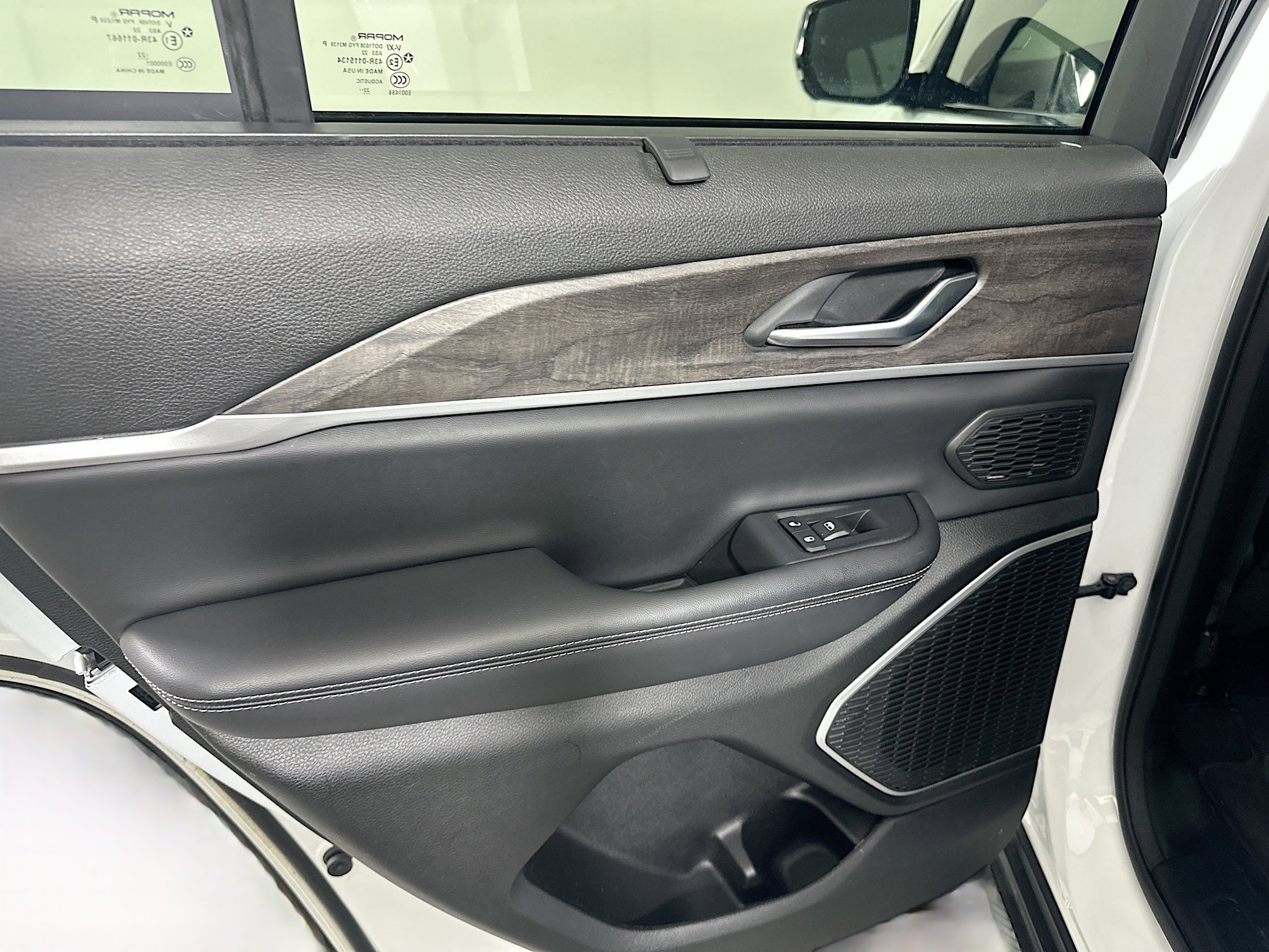 Used 2022 Jeep Grand Cherokee Limited 4xe w/ Luxury Tech Group II image 27