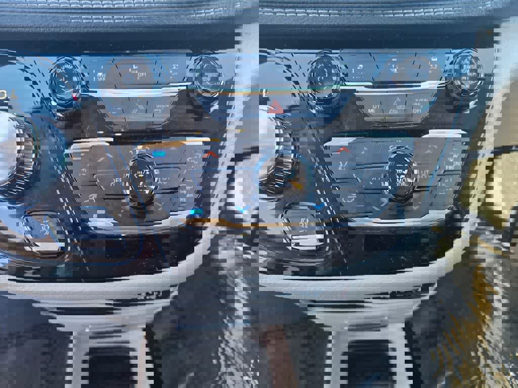 Used 2023 Chrysler Pacifica Touring-L image 15