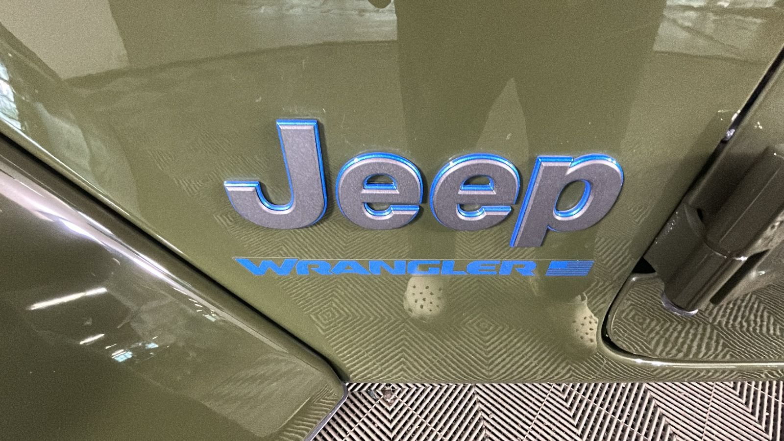 Used 2024 Jeep Wrangler Unlimited w/ Convenience Group AWD/4WD image 11