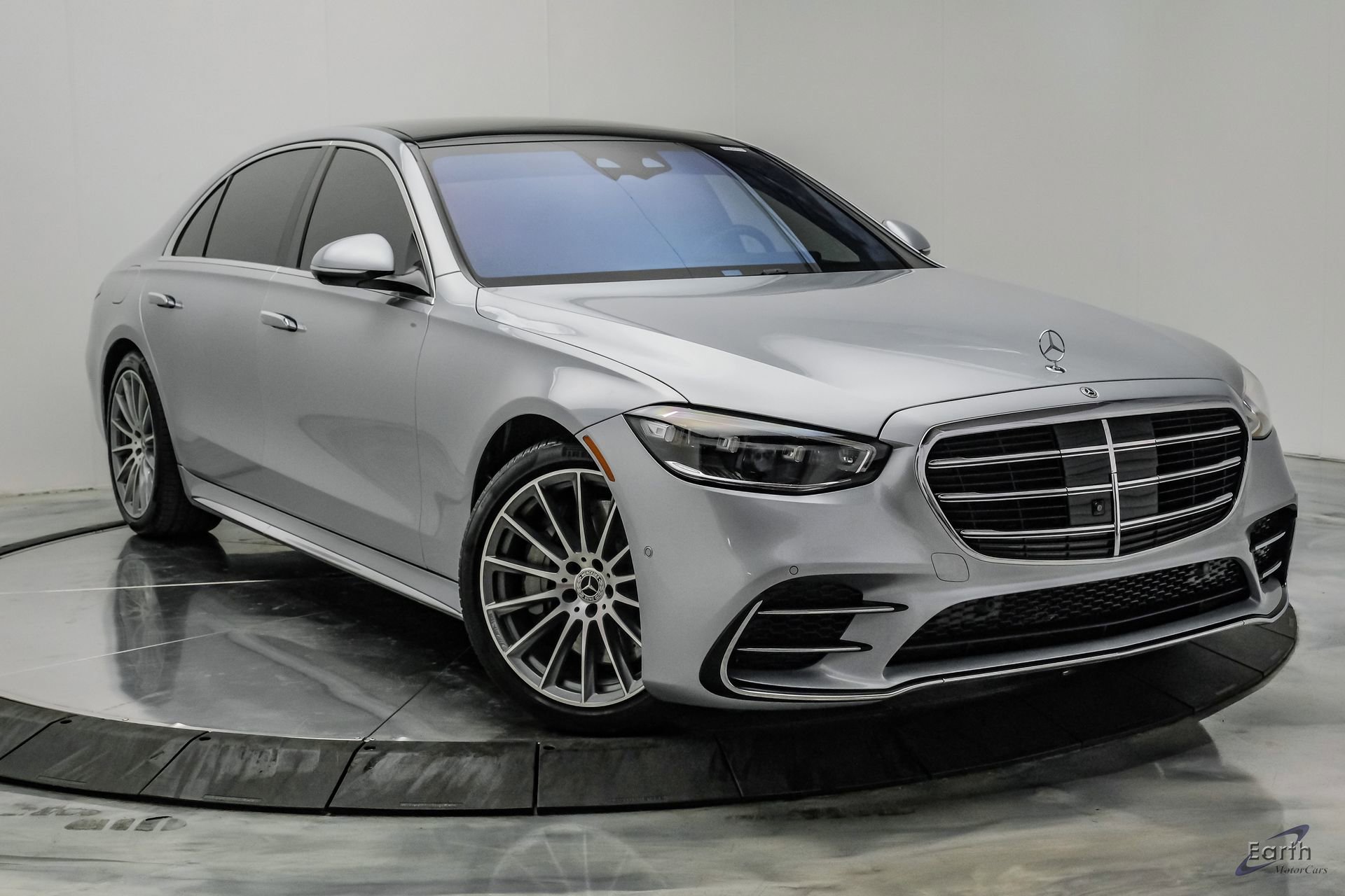 Used 2022 Mercedes-Benz S 580 4MATIC Sedan w/ AMG Line Package image 31