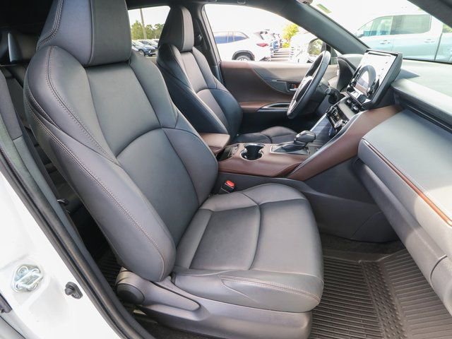 Used 2022 Toyota Venza XLE image 22