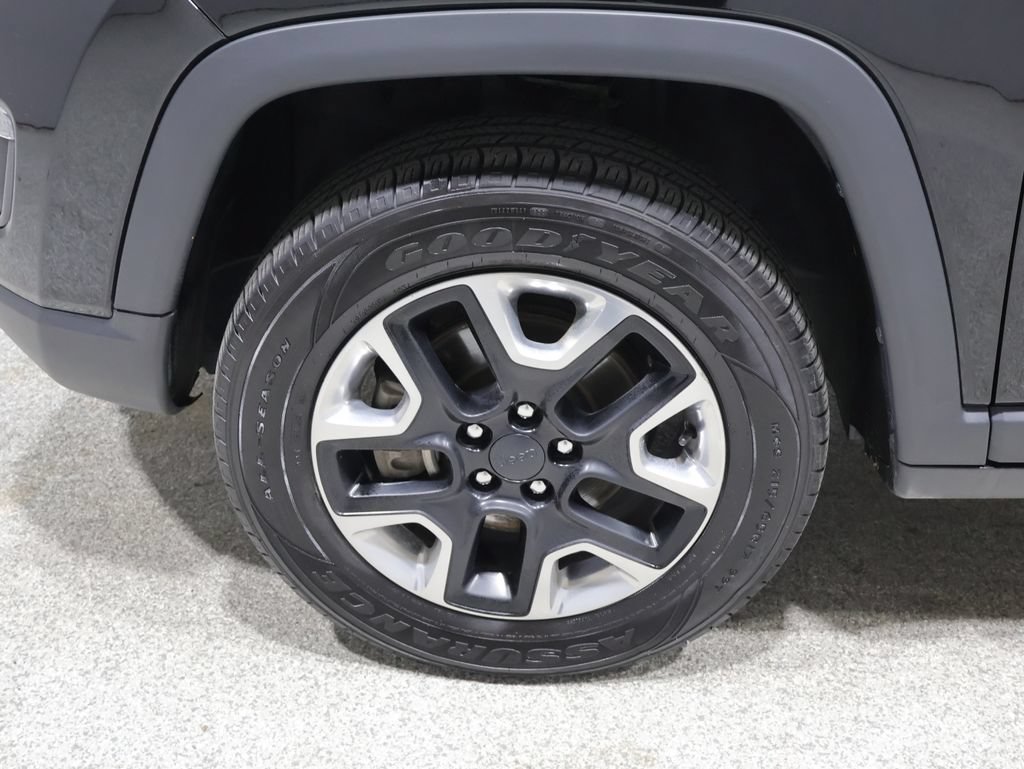 Used 2017 Jeep Compass Trailhawk w/ Leather Interior Group AWD/4WD image 8