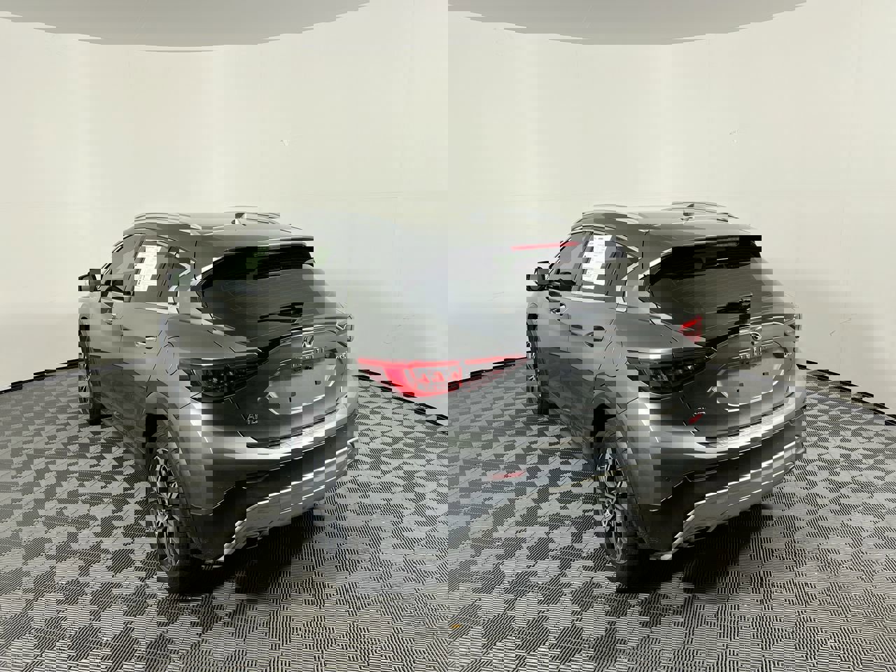 Used 2018 INFINITI QX30 Premium w/ Navigation Package image 5