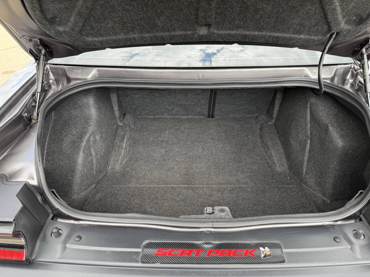 Used 2016 Dodge Challenger R/T Scat Pack w/ Leather Interior Group RWD image 14