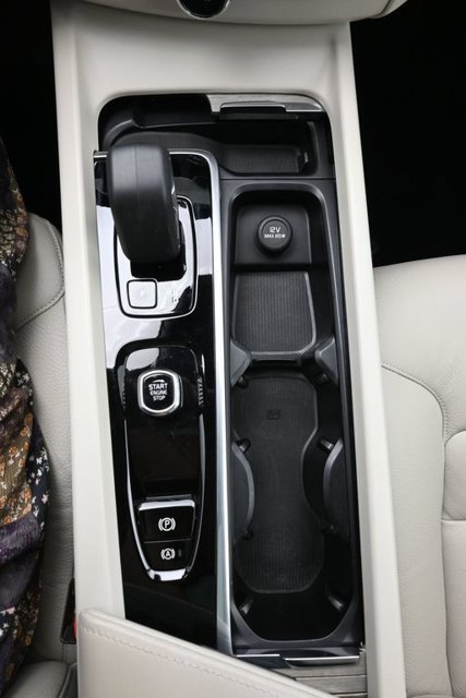 Used 2023 Volvo XC60 B5 Plus w/ Protection Package Premier FWD image 12