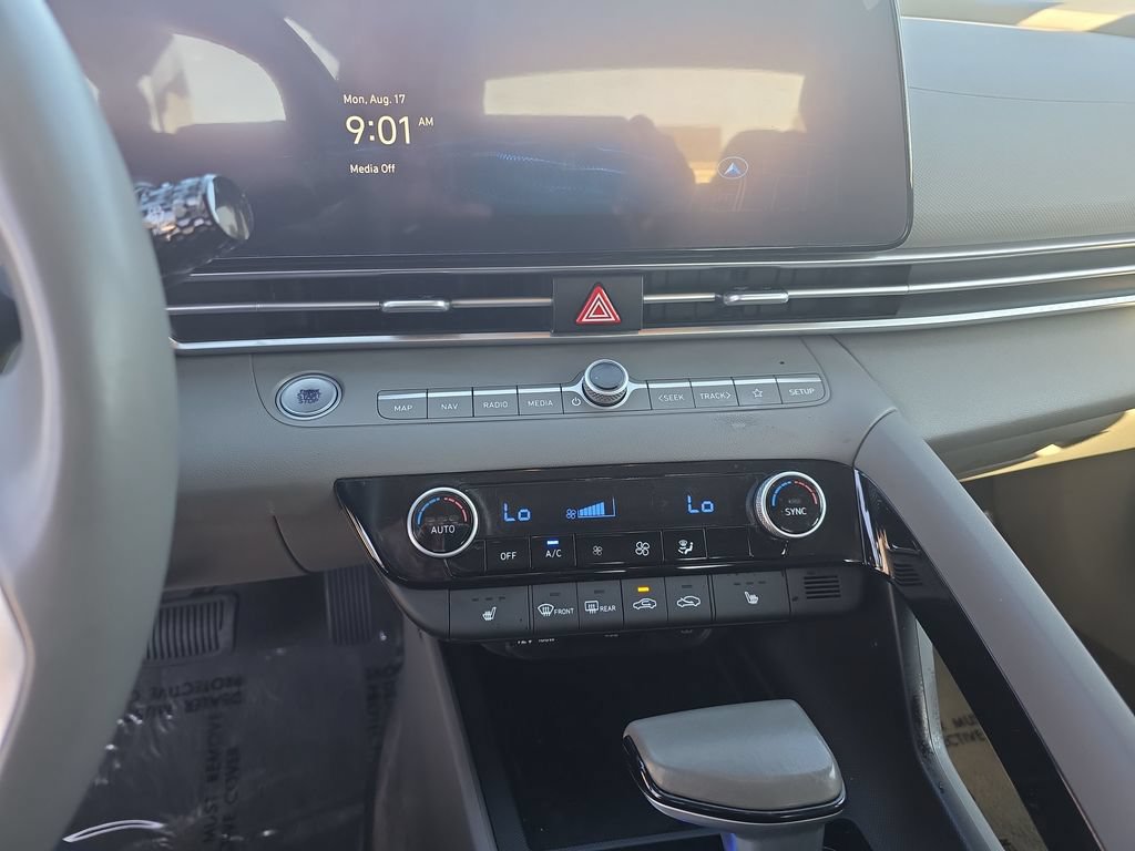 Used 2023 Hyundai Elantra SEL w/ Convenience Package FWD image 12