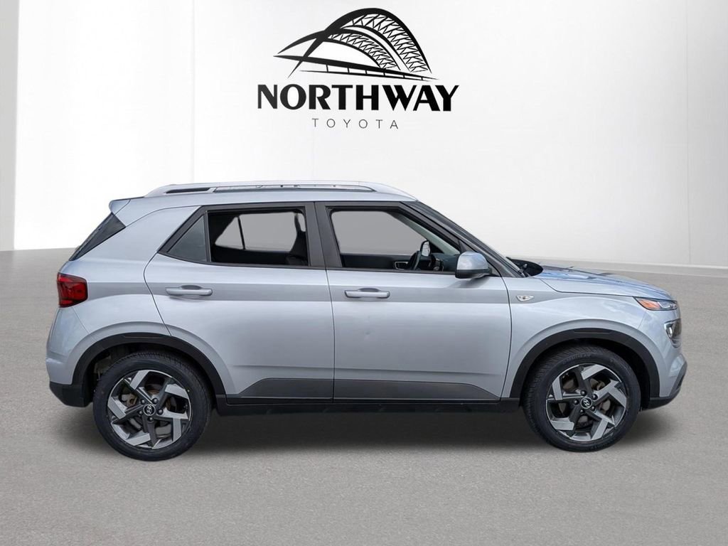 Used 2021 Hyundai Venue SEL image 3