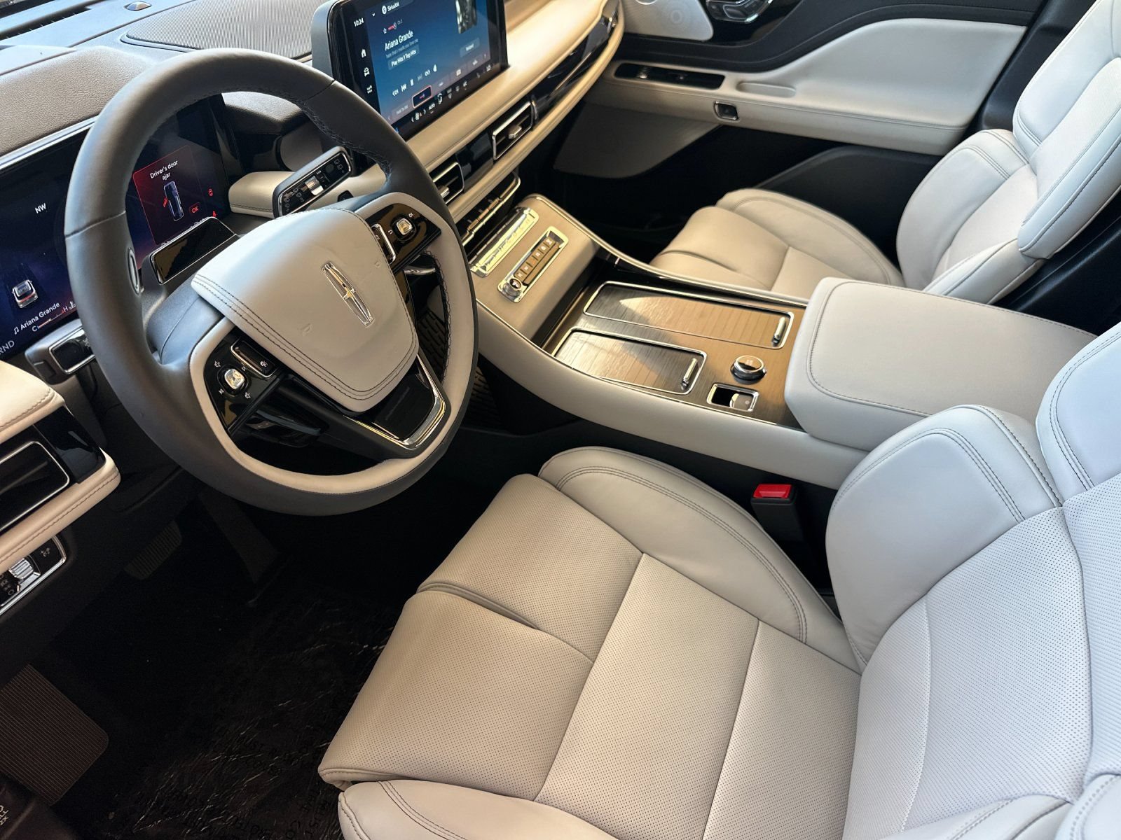 New 2026 Lincoln Aviator Reserve AWD/4WD image 9