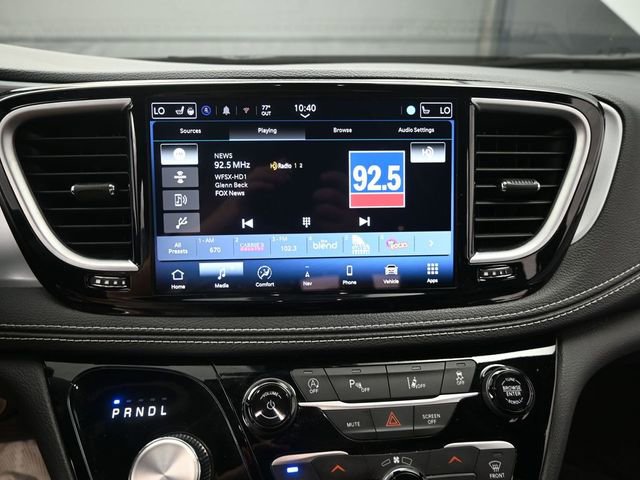 Used 2025 Chrysler Pacifica Limited image 18