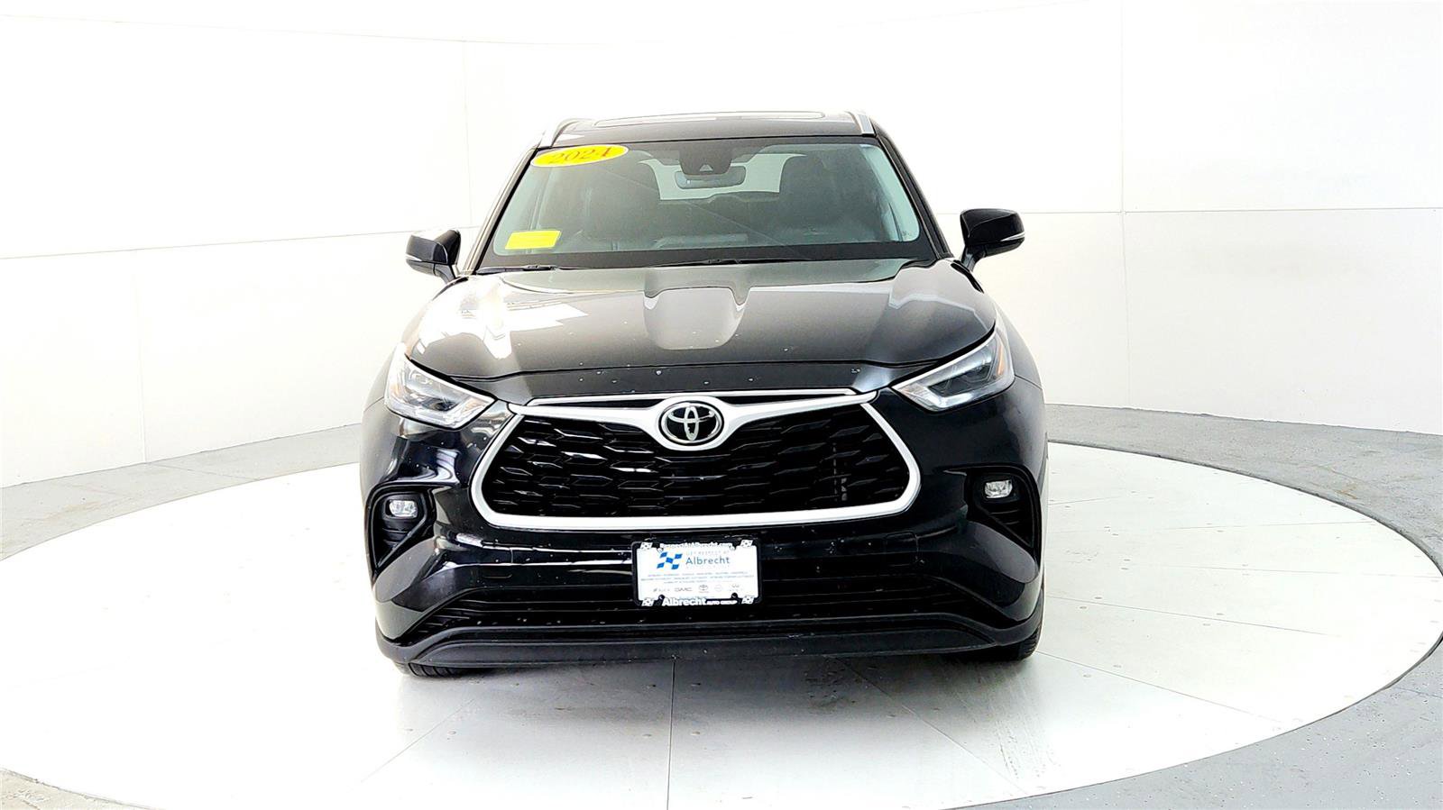 Used 2024 Toyota Highlander XLE image 8