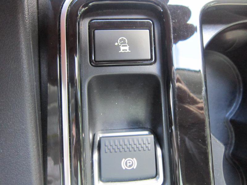 Used 2019 Jaguar F-PACE Premium image 31