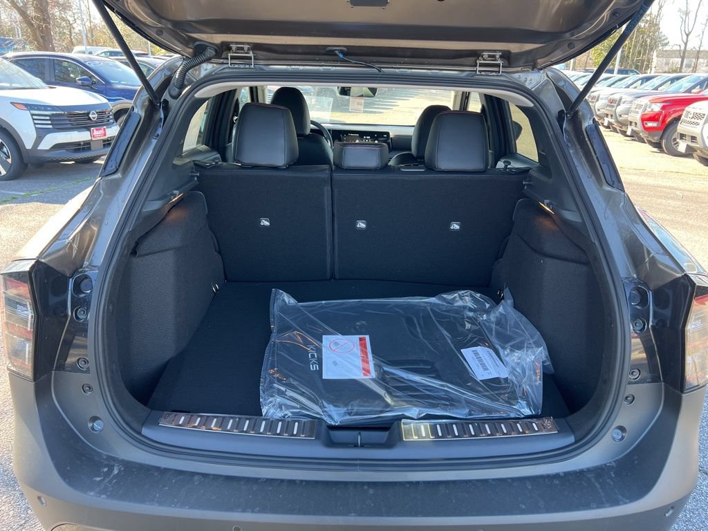 New 2025 Nissan Kicks SR w/ Illumination Package AWD/4WD image 15