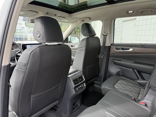 New 2025 Volkswagen Atlas SEL Premium R-Line image 18