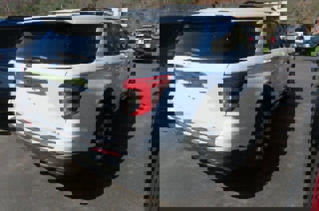 Certified 2021 Ford Explorer XLT w/ Equipment Group 202A image 4