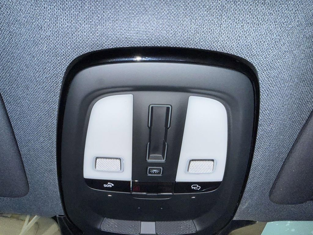 Used 2024 Volvo XC40 B5 Ultimate w/ Protection Package Premier AWD/4WD image 27