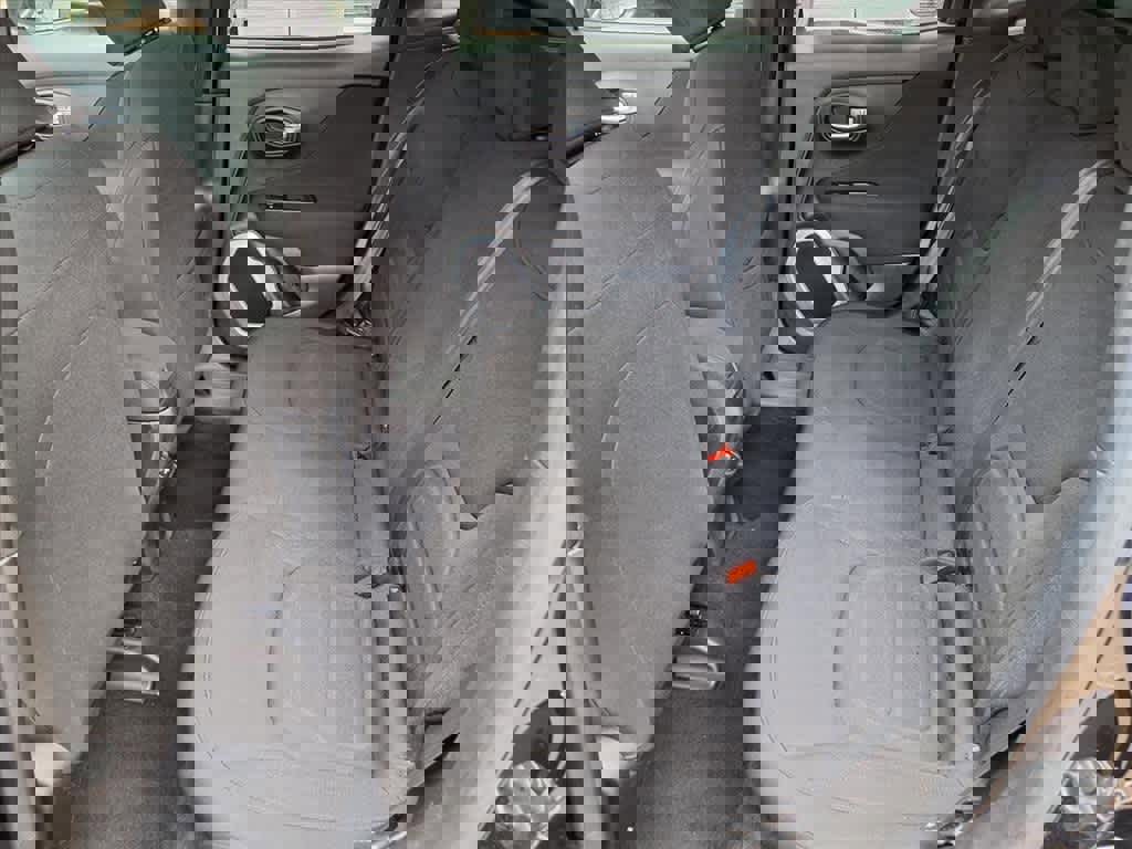 Used 2018 Jeep Renegade Latitude image 9