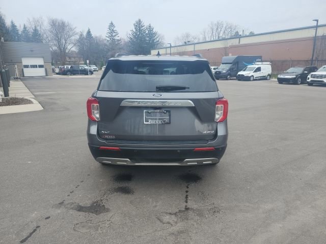 Used 2024 Ford Explorer XLT w/ Equipment Group 202A image 6