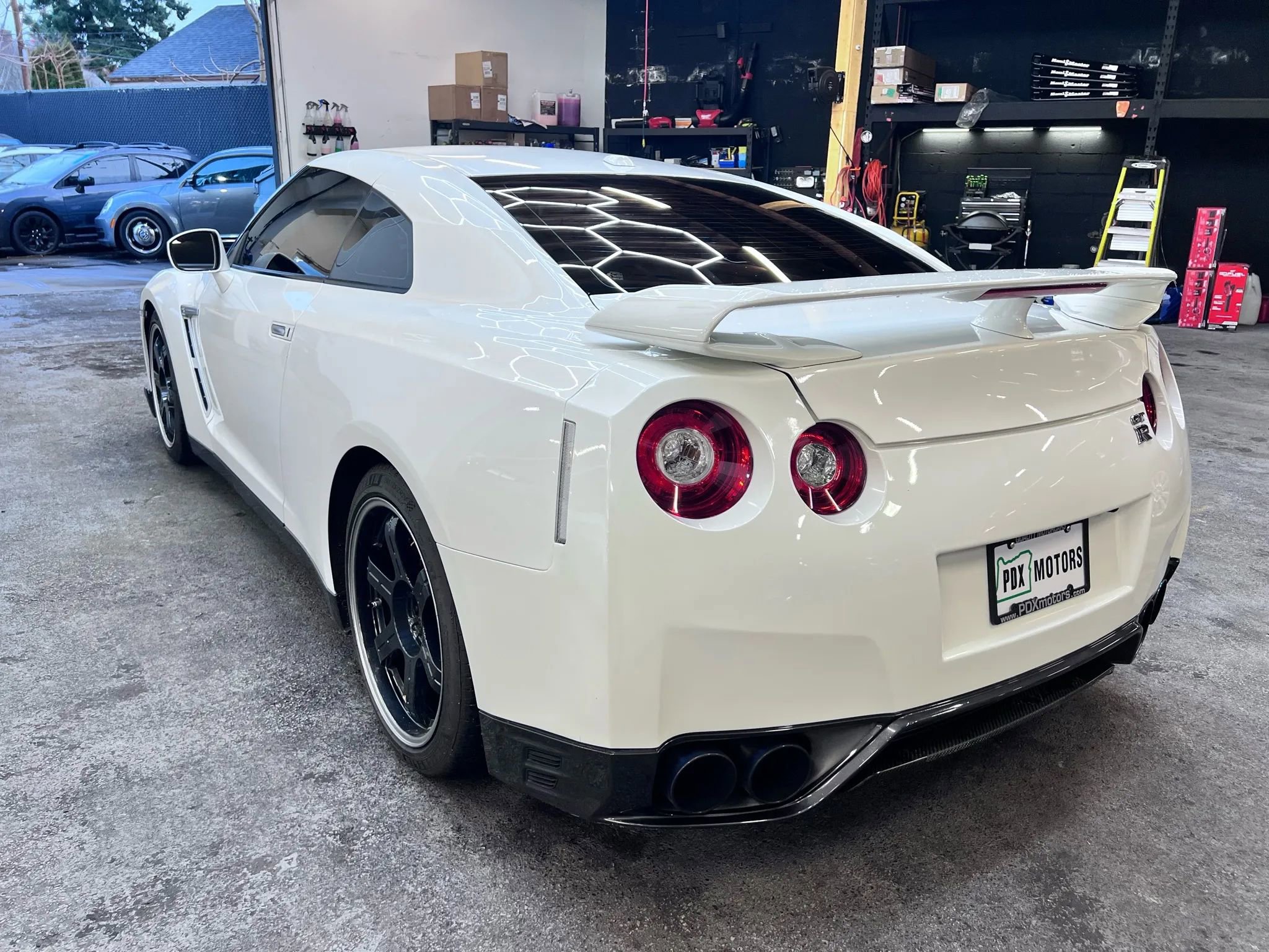 Used 2015 Nissan GT-R Premium image 4