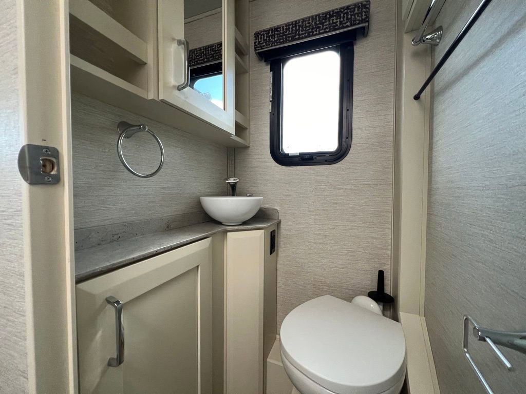 Used 2020 Mercedes-Benz Sprinter 3500 image 27