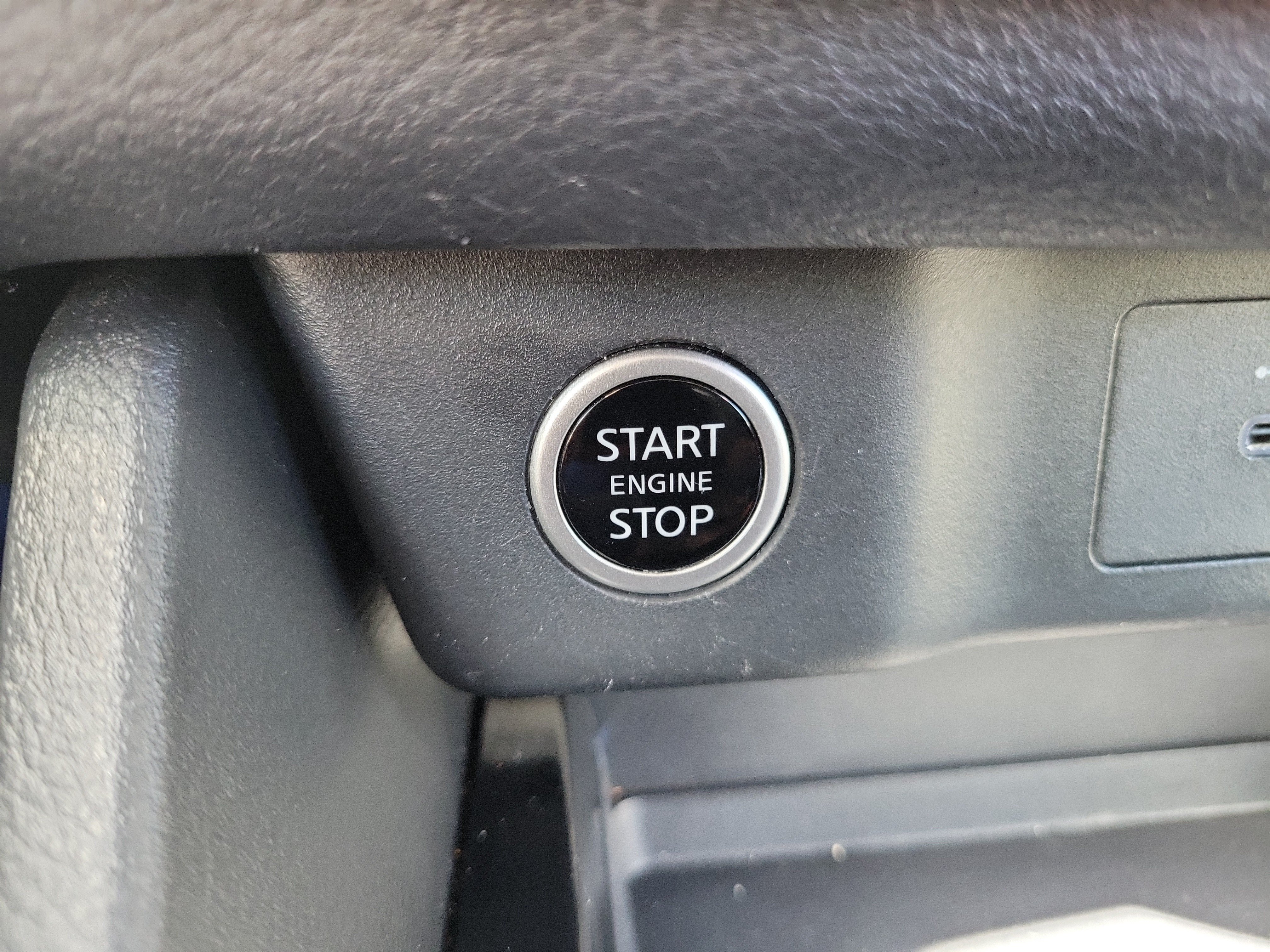 Used 2023 Nissan Rogue S AWD/4WD image 27